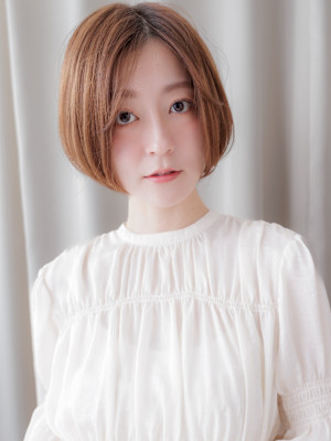 ミルクティーブロンド大人美人かきあげショートボブ30代40代