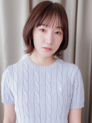 ダークグレーウェットヘア外ハネハッシュボブウルフ30代40代