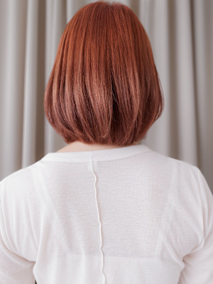 コーラルピンク顔周りレイヤーカットシャギーボブ20代30代