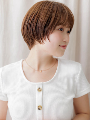スモーキーブラウンひし形丸みショートマッシュ20代30代