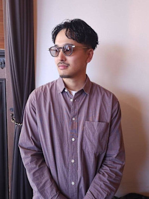 前下がりのフェードショートヘア