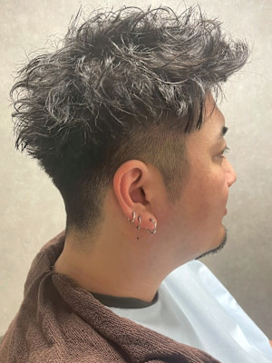 ツイストスパイラルパーマ 刈り上げショート アップバング