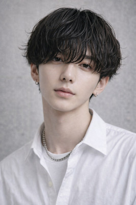 毛流れハンサムショートセンターパートメンズ黒髪爽やか