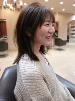 レイヤーカット 顔周りレイヤー アッシュ 前髪カット 