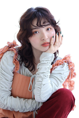 ミディアムレイヤー×パーマ×大人ガーリー×20代30代40代