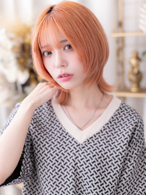 コーラルピンクレイヤーウルフハッシュボブ　顔周りカット