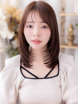 顔周りカット小顔ミディアムレイヤーウルフ　シャギーカット