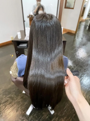 グレーで暗く！