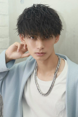 無造作に散るツイストスパイラル