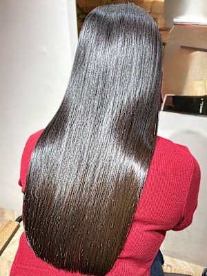 京都烏丸 黒髪 髪質改善20代30代 艶髪ロングストレート