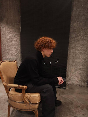 明るめベージュアフロスタイル