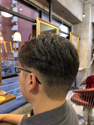 メンズ毛流れパーマ×刈り上げスタイル