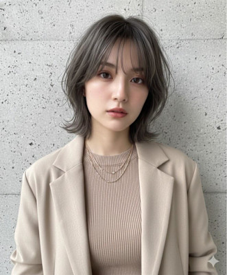 透けるグレージュ×顔周りレイヤーの大人可愛い外ハネくびれボブ