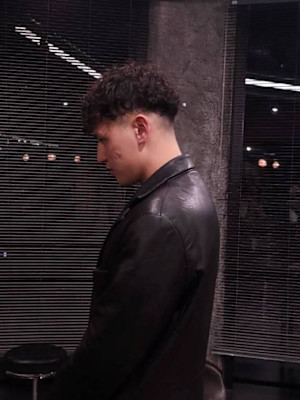 骨格をきれいに見せたハードパーマスタイル