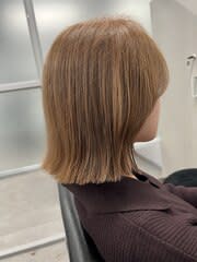 ベージュ系ボブ