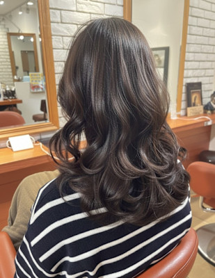 エレガントな輝き！大人の美艶ウェーブロング【085スタイル】