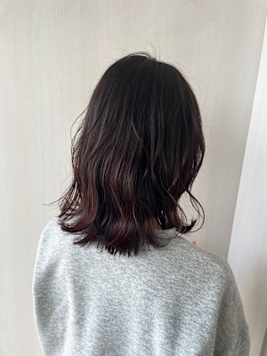 【この冬人気！】艶ボルドー×外ハネくびれミディ