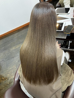 オリーブベージュ