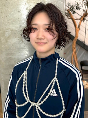 ニュアンスパーマ 顔周りカット センターパート ショートヘア