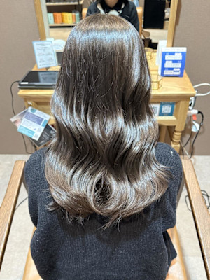 ミディアムロング〜大人の透け感ベージュカラー♪20代