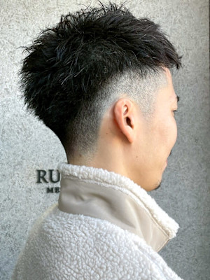 ツイストパーマ 刈り上げ フェードカット 黒髪ショート