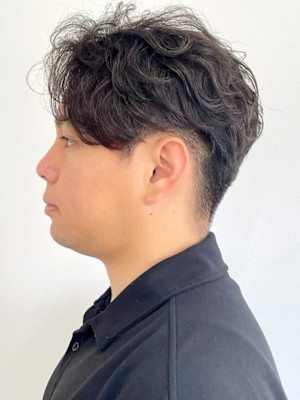 七三分け 刈り上げショート ナチュラルパーマ アップバング