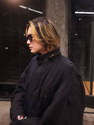 ランダムハイライトのメンズのミディアムボブ