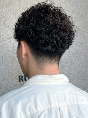 スパイラルパーマ 刈り上げショート ハードパーマ 20代