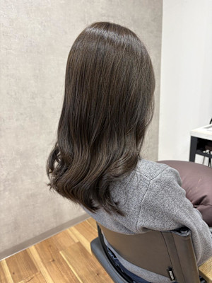 オリーブグレージュ