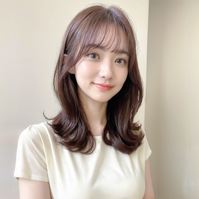 前髪シースルー、くびれレイヤースタイル