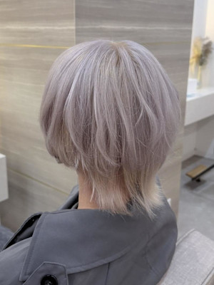 ホワイトカラーウルフカット♪あゆむ