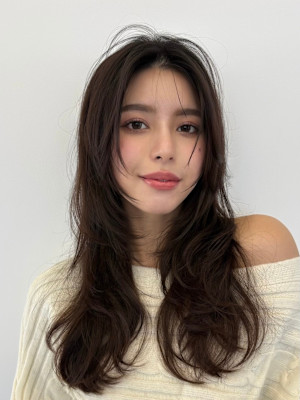 ミディアムレイヤーカット/インナーカラー/イヤリングカラー