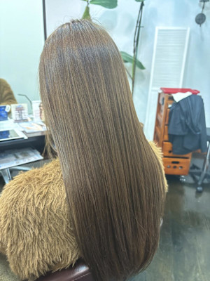 オリーブベージュ