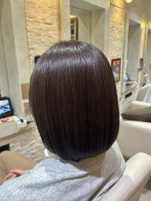 ツヤ感たっぷりブラウンカラー×まとまりボブヘア