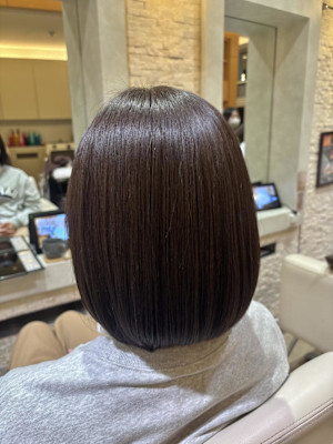 ツヤ感たっぷりブラウンカラー×まとまりボブヘア