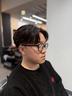 神田脩弥/センターパート/毛流れパーマ