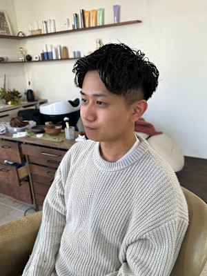 ツイストスパイラルパーマ×メンズアップバングショート