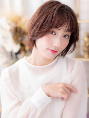 ミルクティーピンクくせ毛風ハッシュカット　顔周りカット