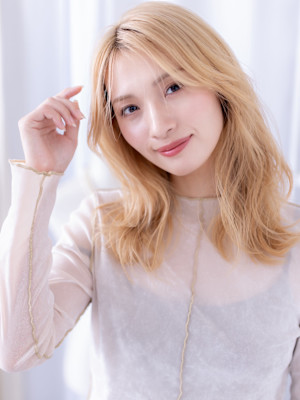 ミルクティーブロンドドライパーマカーテンバング　顔周りカット