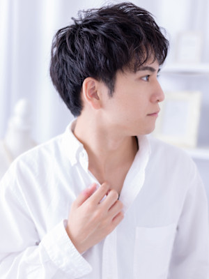 黒髪ルーズパーマ爽やかアクティブショート　ルーズショート