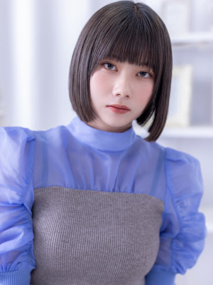 黒髪姫カット切りっぱなしミニボブレイヤー　スモーキーカラー