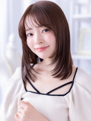 顔周りカット小顔ミディアムレイヤーウルフ　シャギーカット