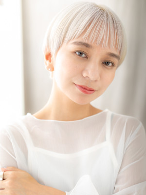 ハイトーンカラーホワイトブロンドクールショート20代30代
