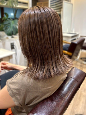 外ハネ チョコレートブラウン ハイライト20代 ストレート