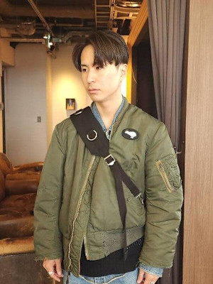 前下がりのショートヘア