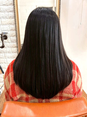暗髪カラー レイヤーカット 艶ストレート 黒髪 髪質改善