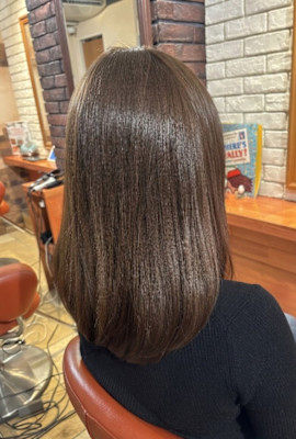 ツヤ感溢れるシルキーな質感のミディアム【095スタイル】