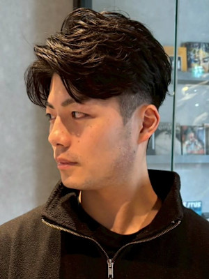 ツーブロック アップバング センターパート 刈り上げ 20代