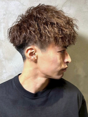 ツーブロック 刈り上げ ツイストスパイラルパーマ 20代