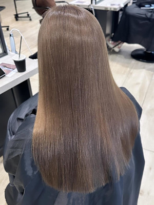 【AYAKI］レイヤー水素カラー髪質改善